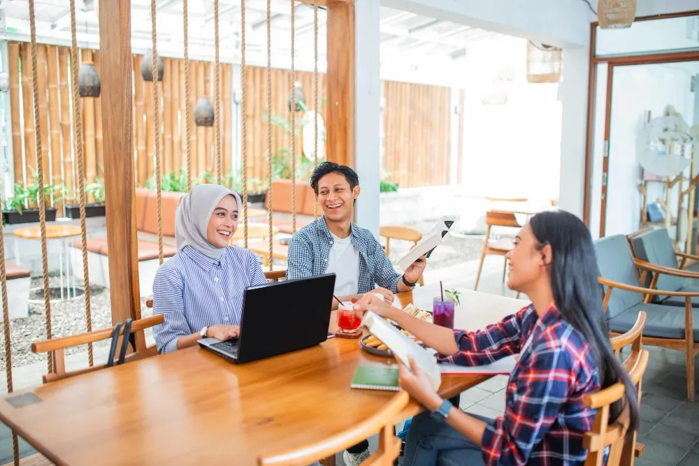 Posfoo Solusi Komprehensif Aplikasi Kasir Online untuk Revolusi dan Efisiensi Bisnis F&B Modern