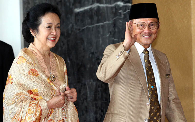 Kata Cinta Hasri Ainun Besari