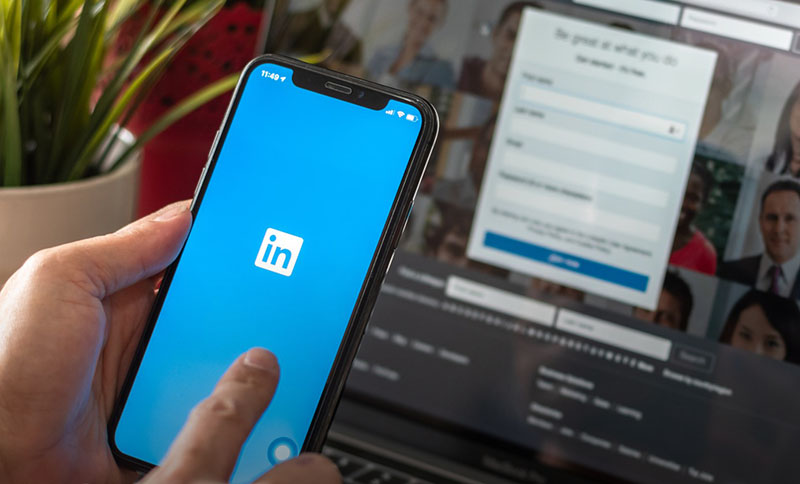 Apa Itu LinkedIn? Pengertian LinkedIn Adalah : Fitur, Fungsi, Manfaat, Dll.