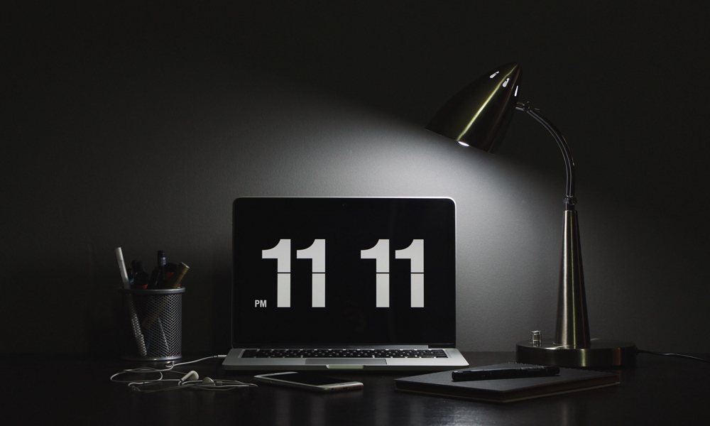 10. Dark Background Setup Laptop HD