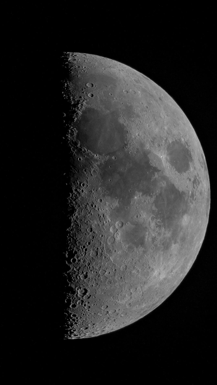 11. Wallpaper HP Dark Moon