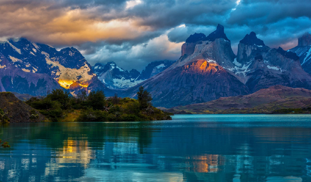 17. Amazing Mountains HD Background