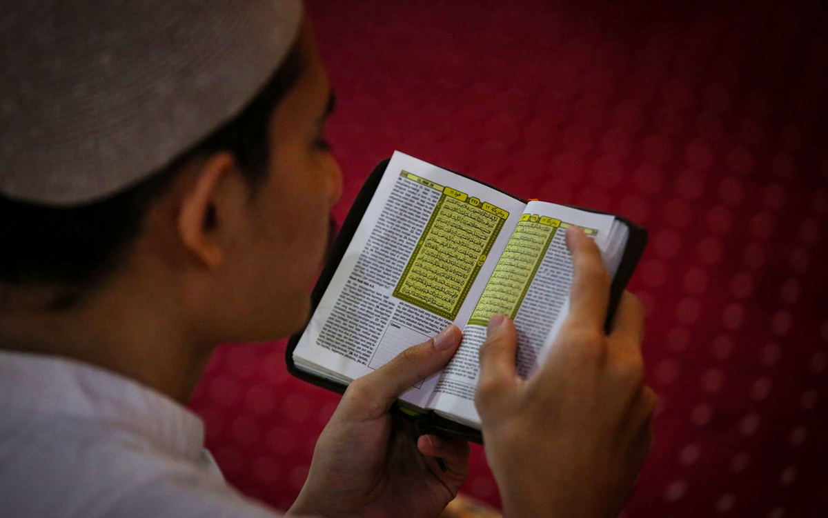 Contoh Hukum Bacaan Iqlab