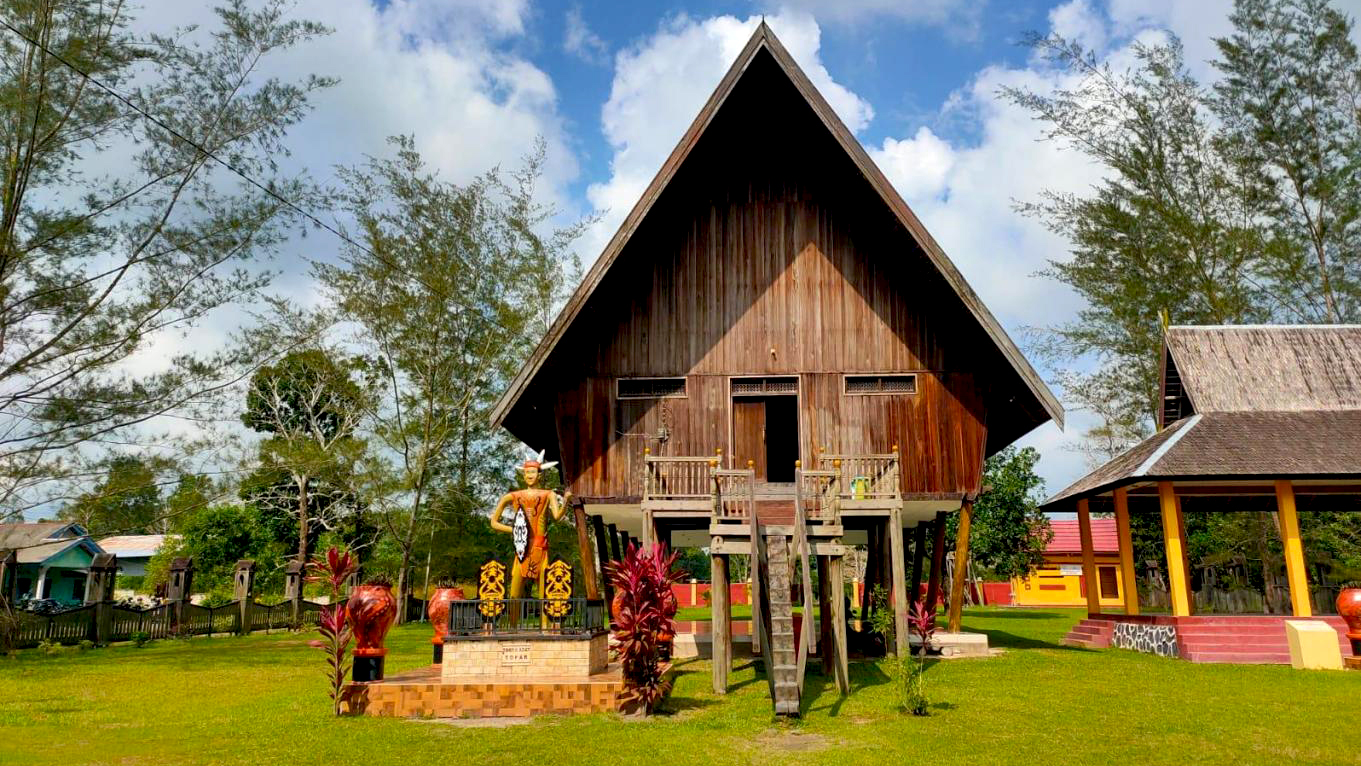 38+ Rumah Adat Provinsi di Indonesia Beserta Gambarnya