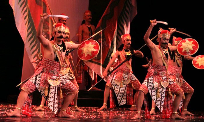 14 Tari Prawiroguno