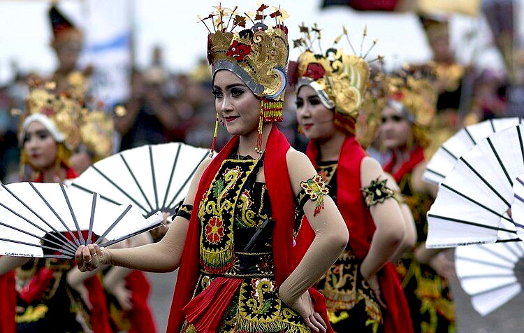18 Tari Gandrung
