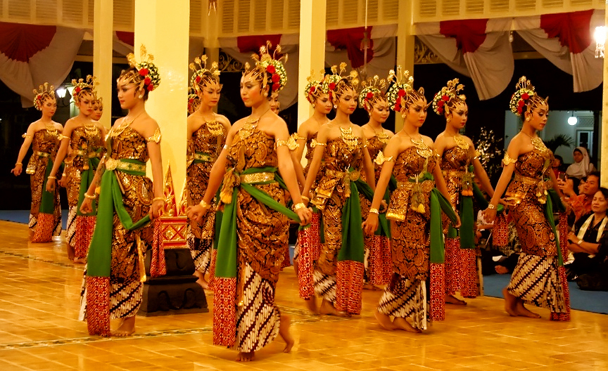 2 Tari Bedhaya