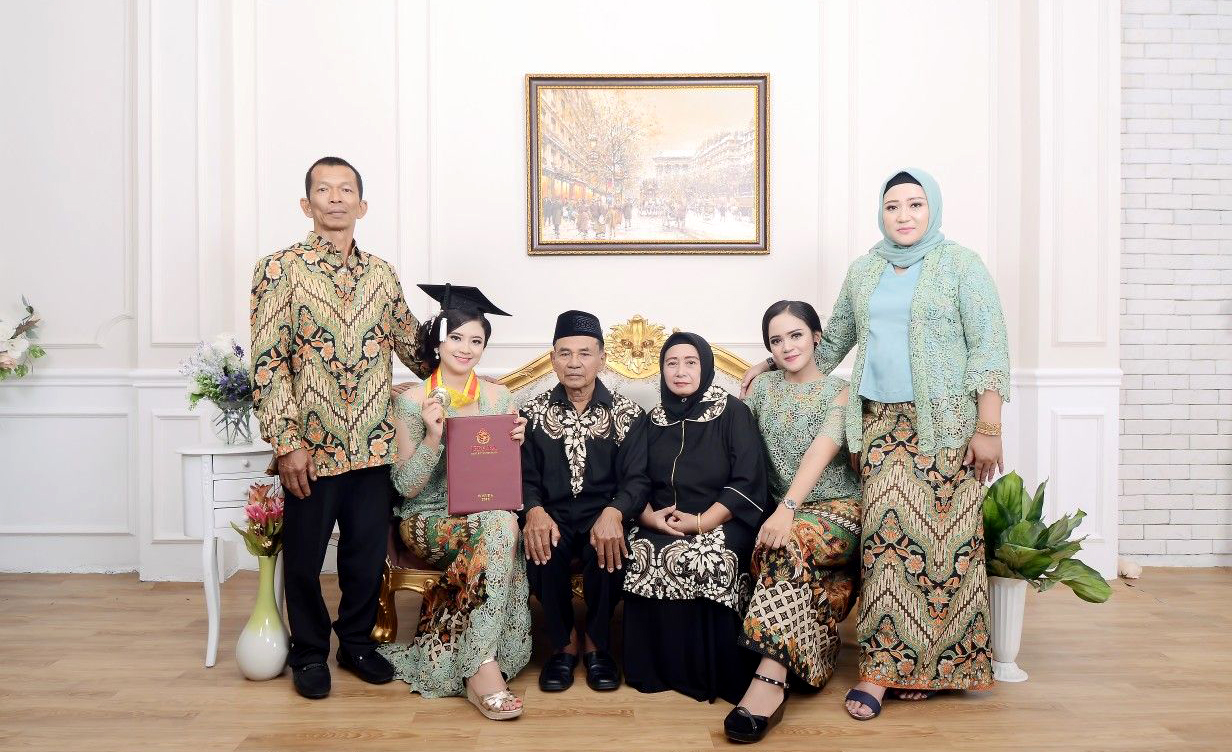 Harga Foto Wisuda di Studio